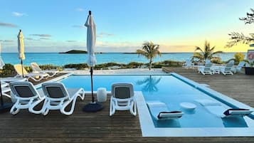 室外游泳池,无边泳池