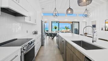 冰箱、微波炉、烤箱、炉灶