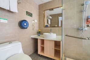 A modern bathroom with a toilet, sink, and shower. There is a mirror above the sink and a sign on the wall. - Homeinn Pebble Hotel (Hangzhou California Sunshine Jinji Road Subway Station) (Hangzhou)