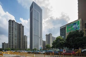 Self parking - Homeinn Pebble Hotel (Hangzhou California Sunshine Jinji Road Subway Station) (Hangzhou)