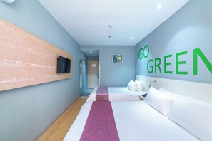 A hotel room with a bed, a TV mounted on the wall, and a 'GO GREEN' sign. - Home Inn Huayi Hotel (Foshan Daliang Huagai Road Pedestrian Street Qinghuiyuan Branch) (Foshan)
