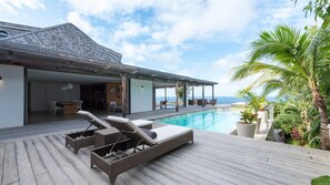 Infinity-Pool, beheizter Pool