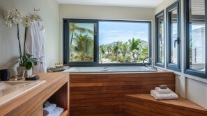 Baignoire, serviettes fournies