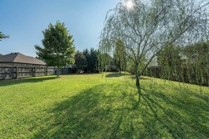 Property grounds - Quaint homey cottage style home in Harvest (Harvest)