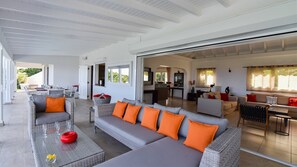 TV, DVD player, stereo - Au Coeur du Rocher (1/3 Rooms) (Marigot)