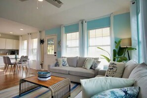 Smart TV - Seabreeze Sueños ※ Surfside Abode a Walk to Beach (Surfside Beach)
