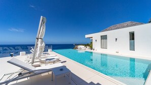 An infinity pool, a heated pool - Beautiful Vitti Luxury villa (Gustavia)