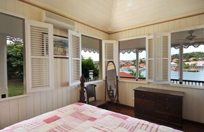 3 habitaciones, tabla de planchar con plancha, wifi y ropa de cama 