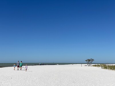 Tranquil Locale King Beds 1 Mile To Honeymoon Isle 3 Miles 2 Downtown