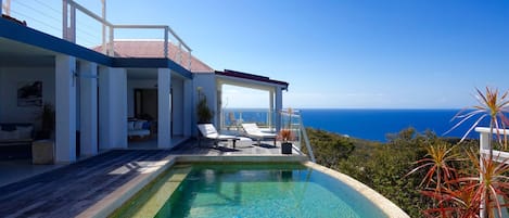 Et oppvarmet basseng