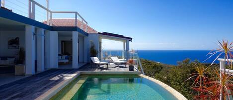 Et oppvarmet basseng