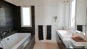 Badkar och handdukar