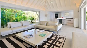 TV, lettore DVD, impianto stereo