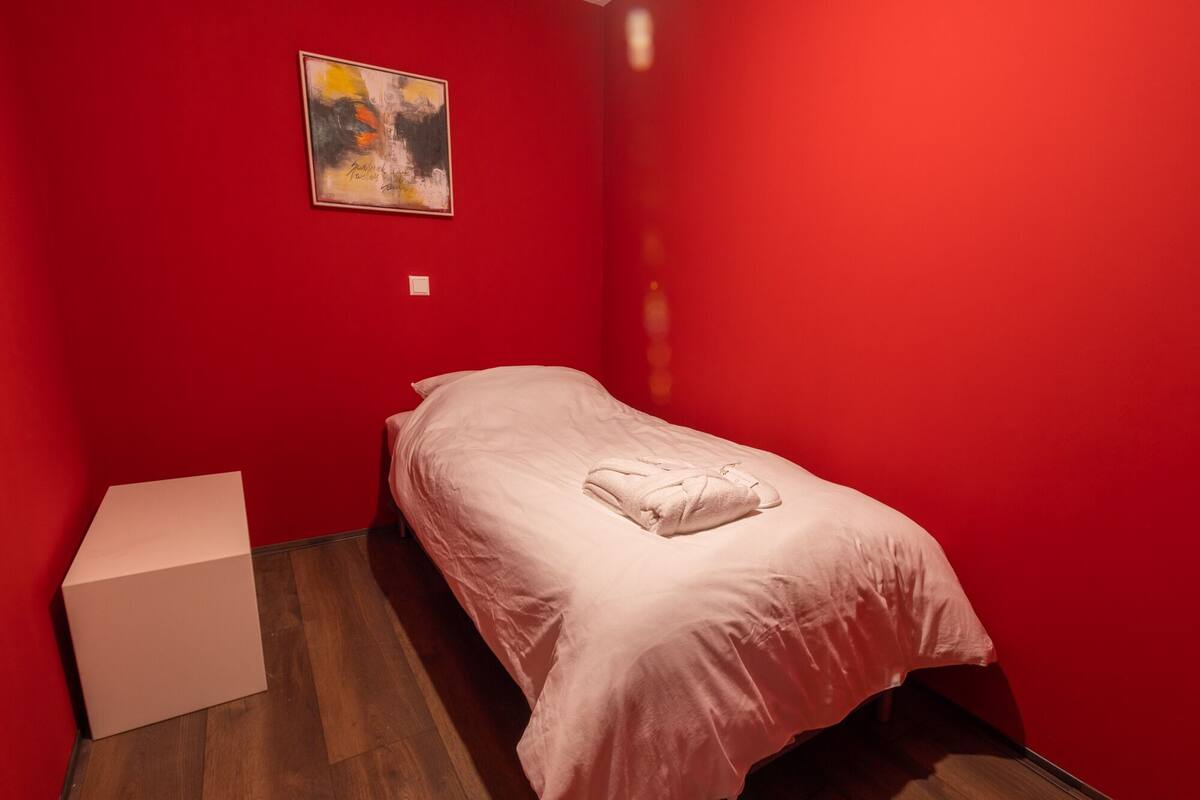 Minibar, tabla de planchar con plancha y wifi gratis