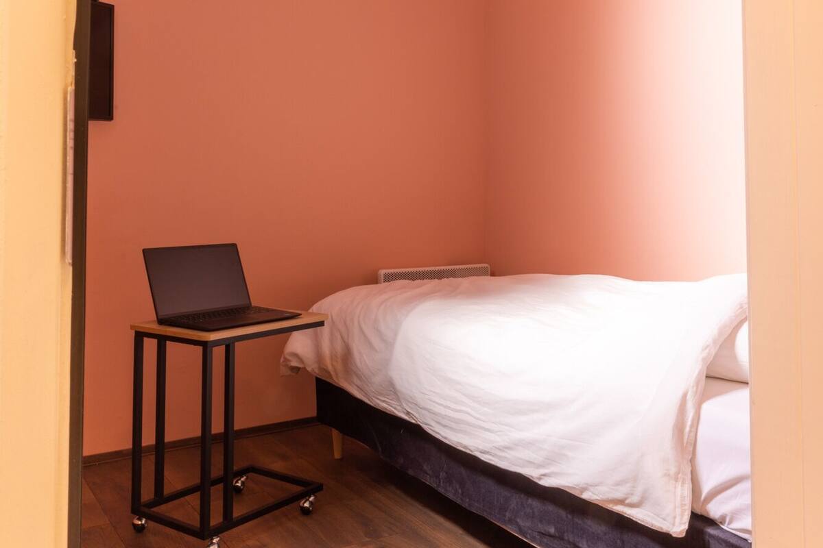 Minibar, tabla de planchar con plancha y wifi gratis