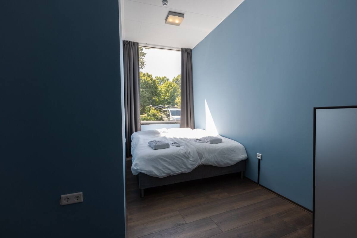 Minibar, tabla de planchar con plancha y wifi gratis