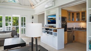 TV, lettore DVD, impianto stereo