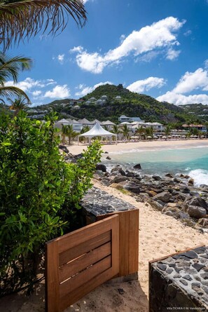 Una spiaggia nelle vicinanze