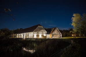 Vista frontal de la propiedad