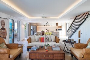 TV, DVD-spiller og stereoanlegg