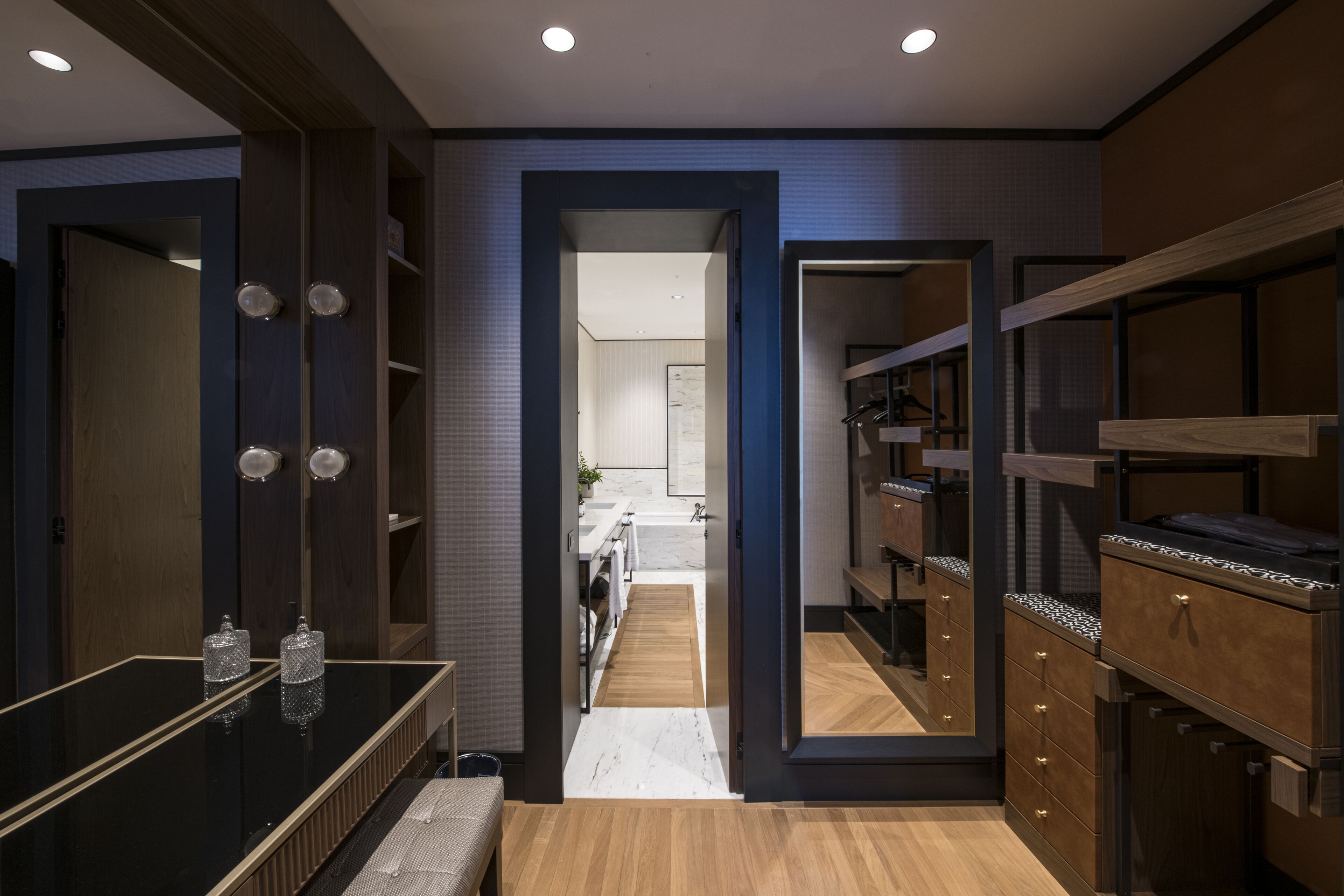 Penthouse | Isi minibar gratis, brankas, tirai kedap cahaya, dan kedap suara