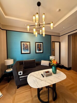 Leilighet – superior | Oppholdsområde | Flatskjerm-TV