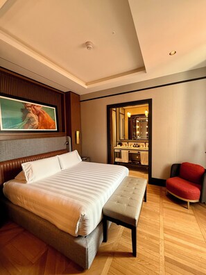 Superior Apartment | Free minibar items, in-room safe, blackout drapes, soundproofing - Umiltà 36 - Preferred Hotels & Resorts (Rome)