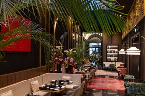 Breakfast, lunch, dinner served; Italian cuisine - Umiltà 36 (Rome)