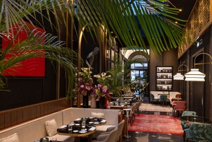 Breakfast, lunch, dinner served; Italian cuisine 