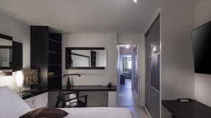 5 bedrooms, WiFi, bed sheets