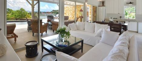 TV, lettore DVD, impianto stereo