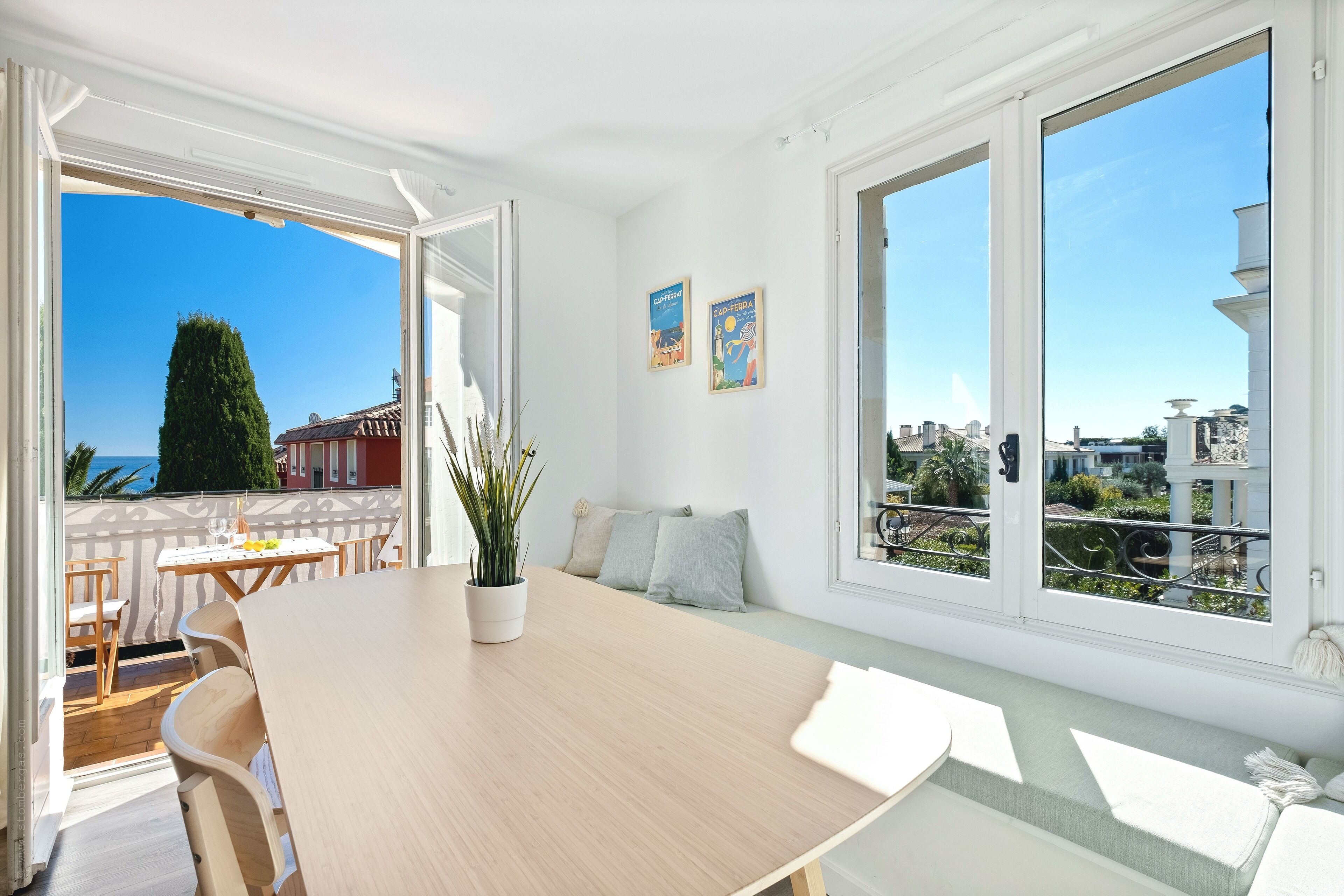 Bright apartment with balcony and sea view. Close to the beach 