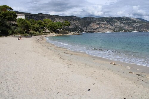 04. Bright apartment with balcony and sea view, close to the beach