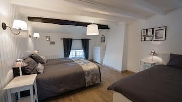 3 slaapkamers, een strijkplank/strijkijzer, reisbedje, gratis wifi