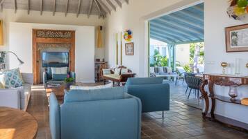 Televisio, DVD-soitin, stereot