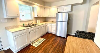 Single level that sleeps 5 guests