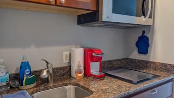 Fridge, microwave, stovetop, coffee/tea maker