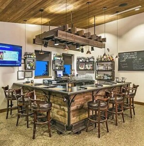 Bar (on property) - Basecamp for Your Mountain Adventure (Durango)