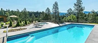 Spectacular Mountain & Golf  Course View