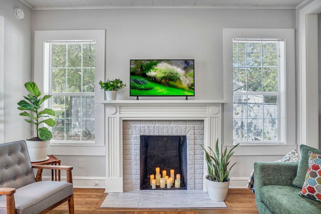 Charming Tutor nestled in historical neighborhood