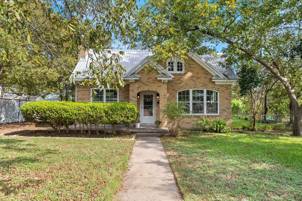 Charming Tutor nestled in historical neighborhood