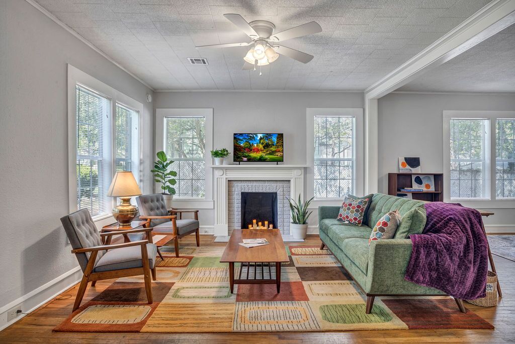 Charming Tutor nestled in historical neighborhood