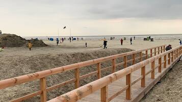 Am Strand, Liegestühle, Strandtücher