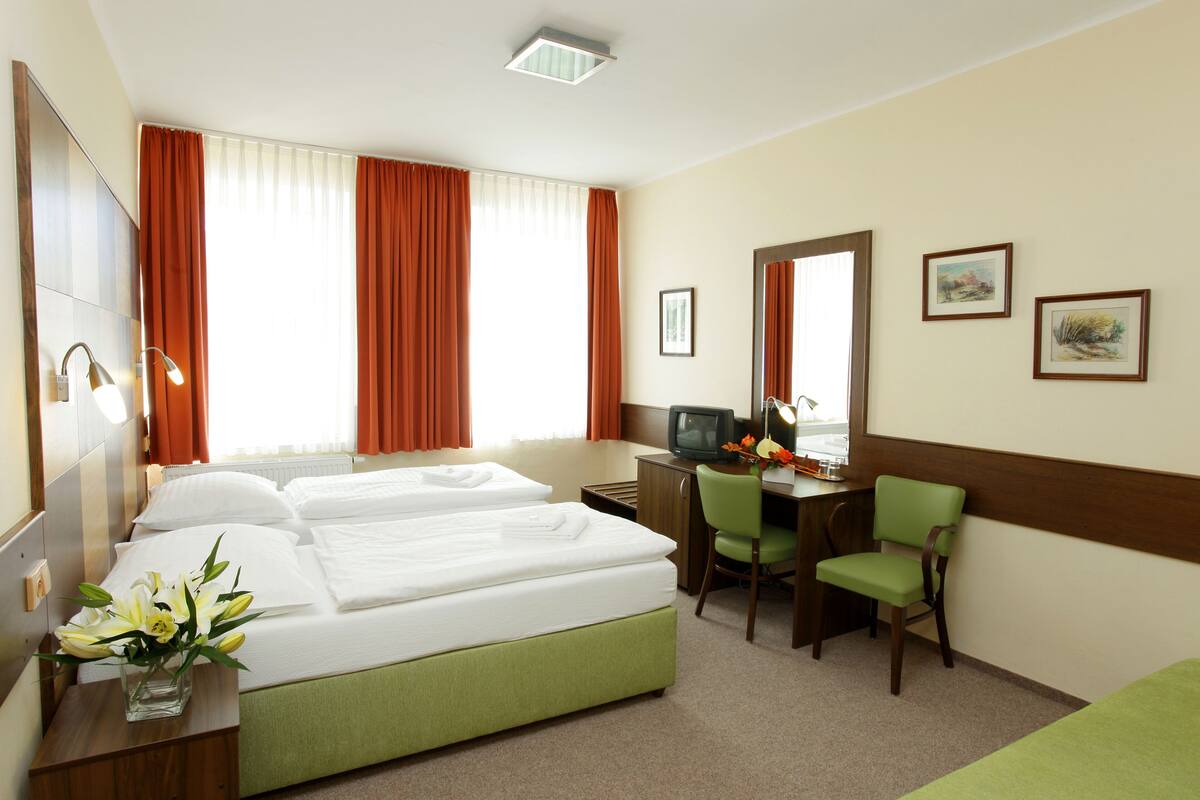 Triple Room | Minibar, desk, laptop workspace, WiFi (free)