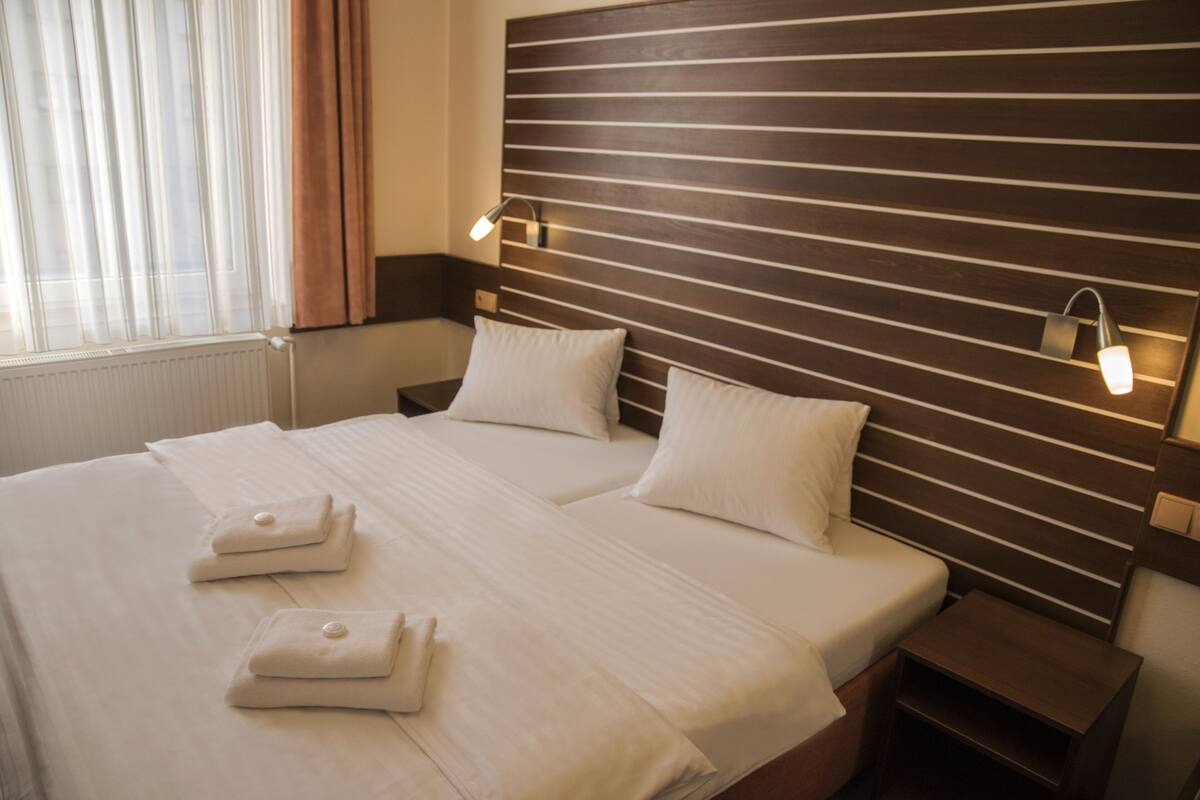 1 bedroom, minibar, desk, laptop workspace