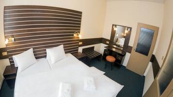 Suite | Minibar, desk, laptop workspace, free WiFi