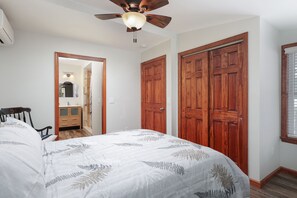 3 bedrooms, desk, iron/ironing board, WiFi