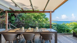 Outdoor dining - Upside (2/3 Rooms) Luxury villa (Pointe Milou)