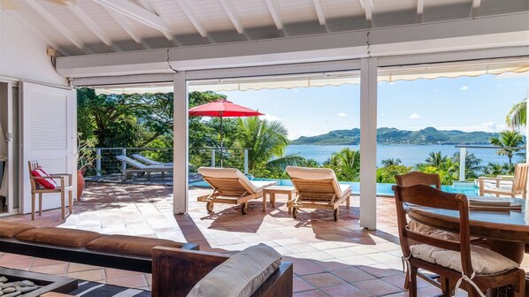 Outdoor dining - Alizee d'Eden Luxury villa (Pointe Milou)