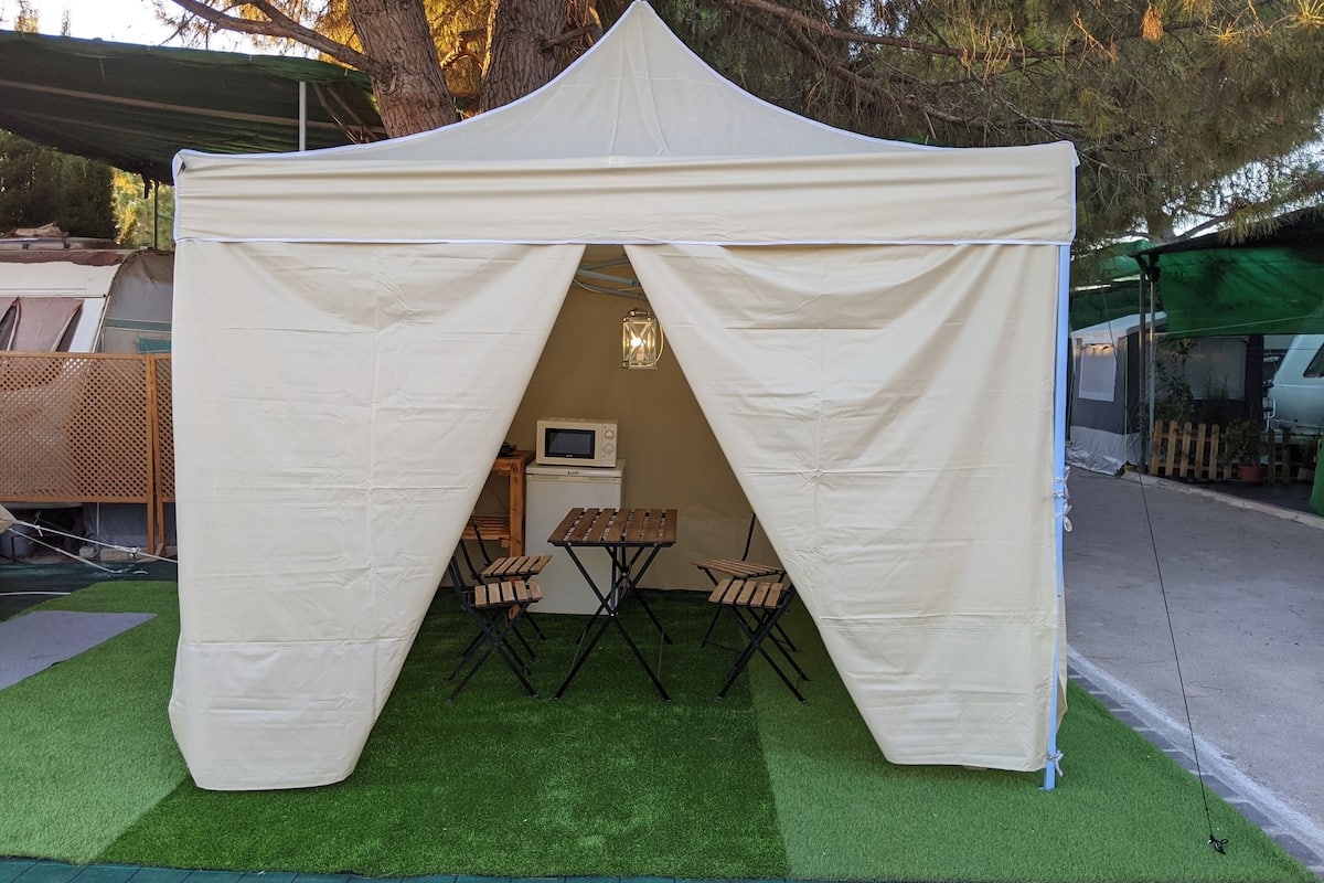 Exclusieve tent | 2 slaapkamers, luxe beddengoed, donzen dekbedden
